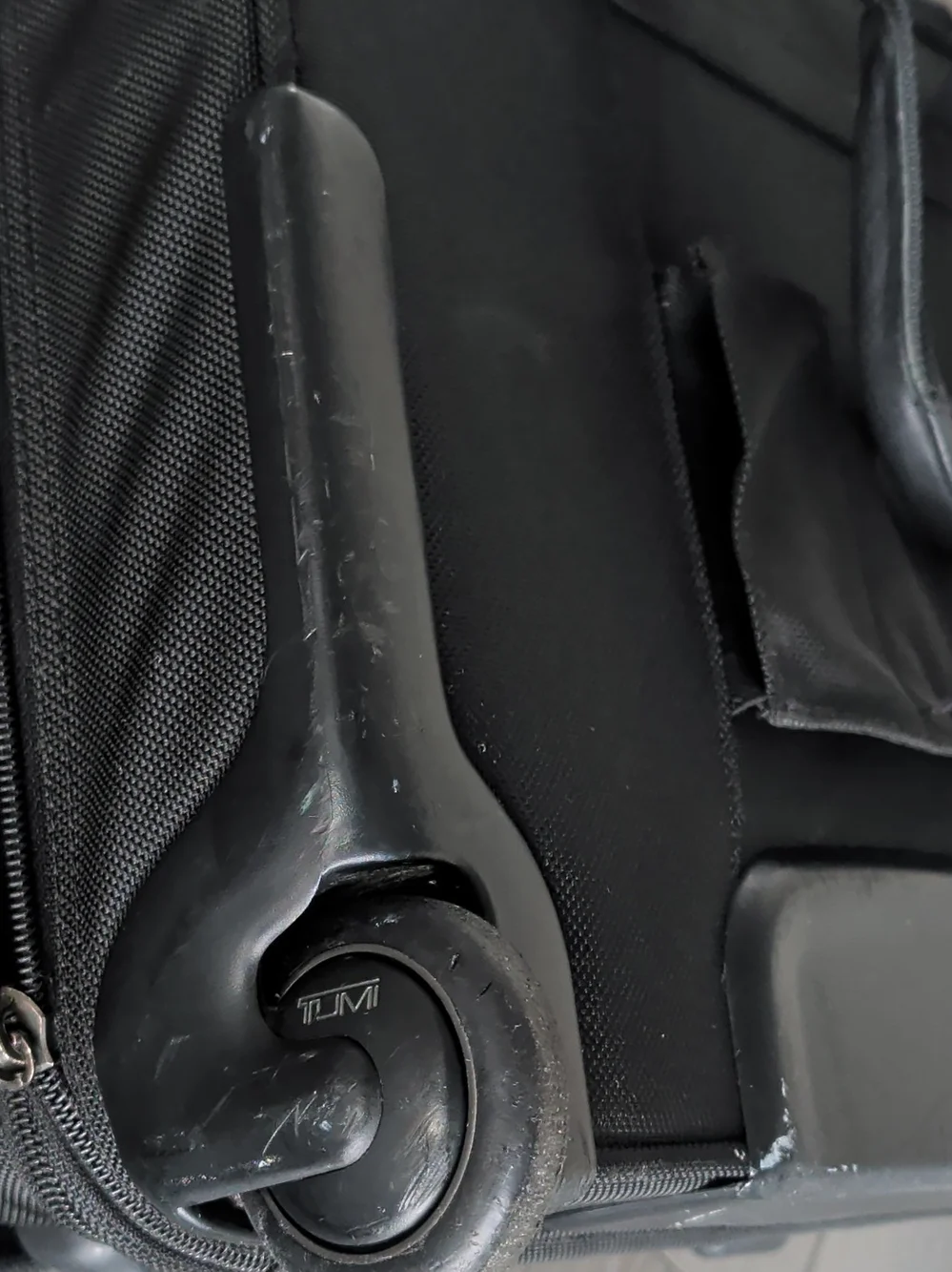 Tumi Black Men's Laptop Briefcase with Front Zip Pockets